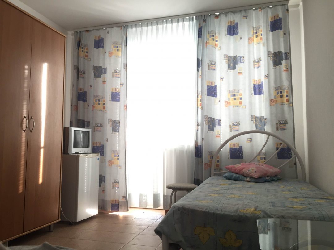 Двухместный (Однокомнатная комната с 2 раздельными односпальными кроватями) гостевого дома Солнечный Бриз, Солнечногорское, Крым