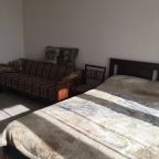Кровать и раскладывающийся диван на 2 места