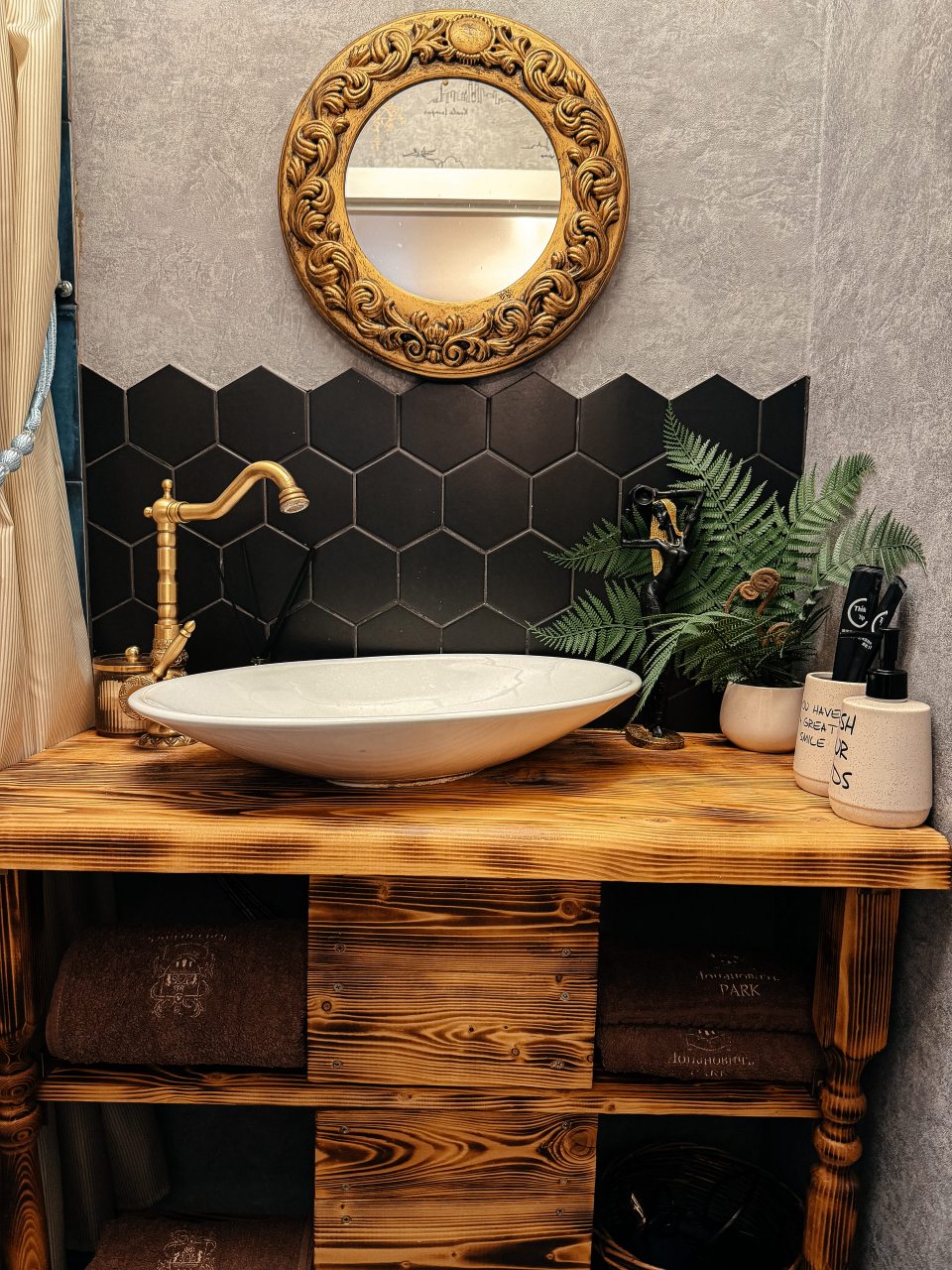 Двухместный (Дом на двоих «Мэрлин»), Гостевой двор Лопановичъ Park