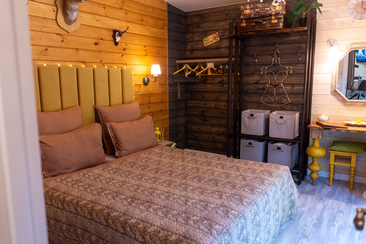 Коттедж (Уютный дом «Тристан»), Гостевой двор Лопановичъ Park