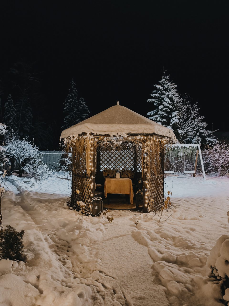 Коттедж (Уютный дом «Тристан»), Гостевой двор Лопановичъ Park