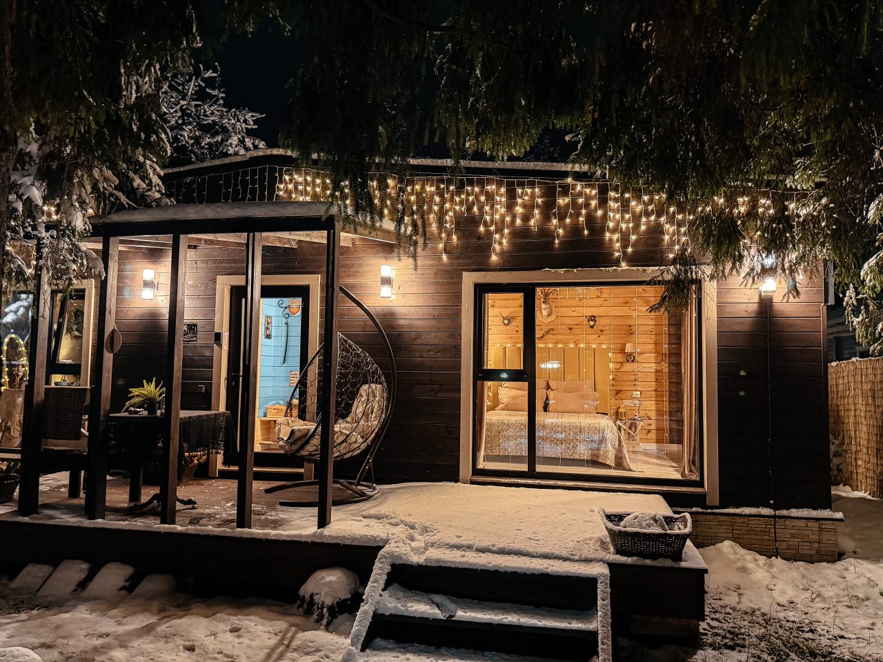 Коттедж (Уютный дом «Тристан»), Гостевой двор Лопановичъ Park