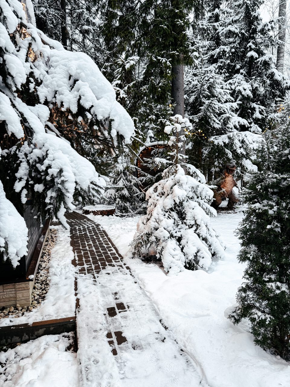 Коттедж (Уютный дом «Тристан»), Гостевой двор Лопановичъ Park