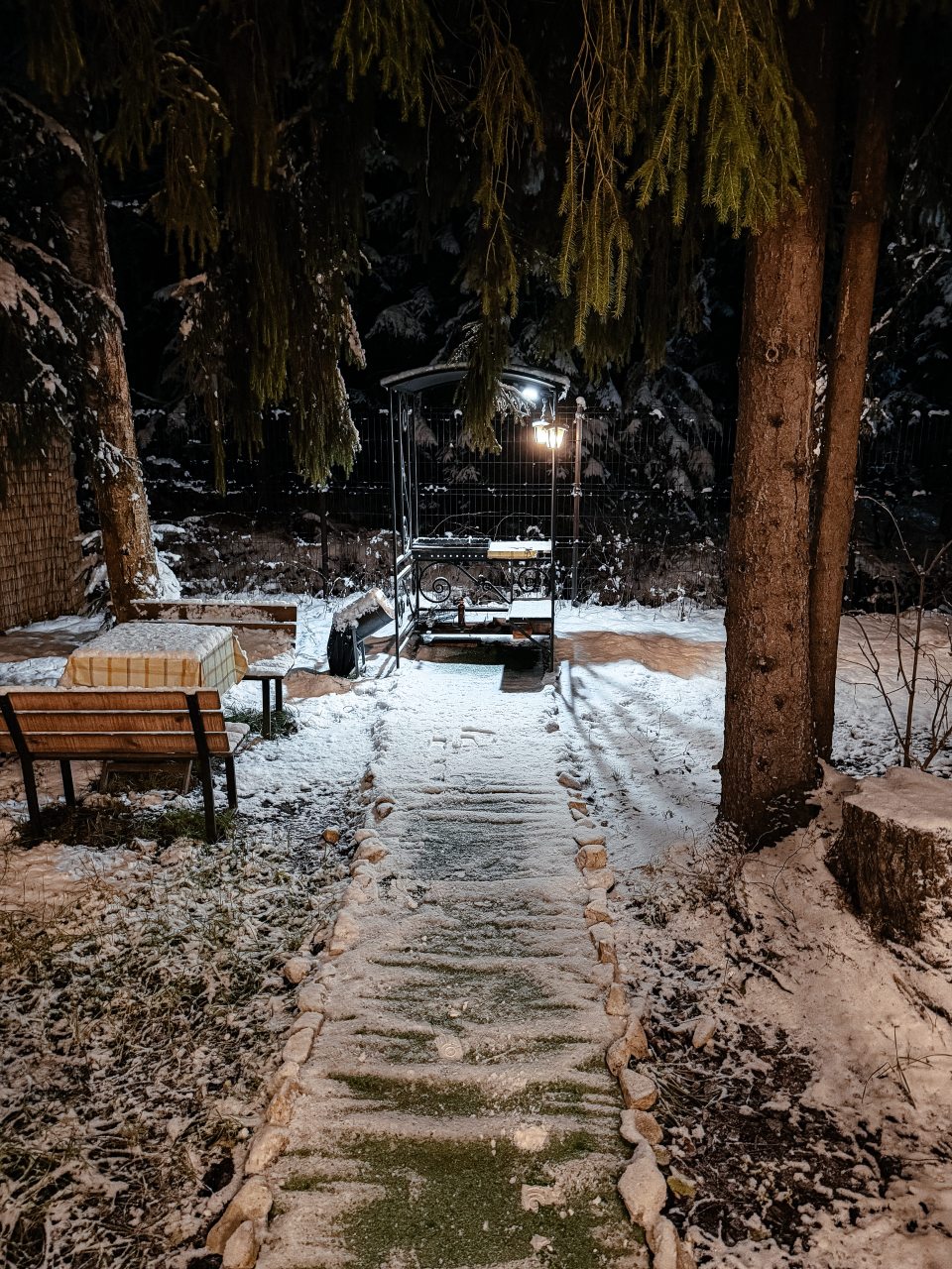 Коттедж (Уютный дом «Тристан»), Гостевой двор Лопановичъ Park