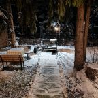 Коттедж (Уютный дом «Тристан»), Гостевой двор Лопановичъ Park