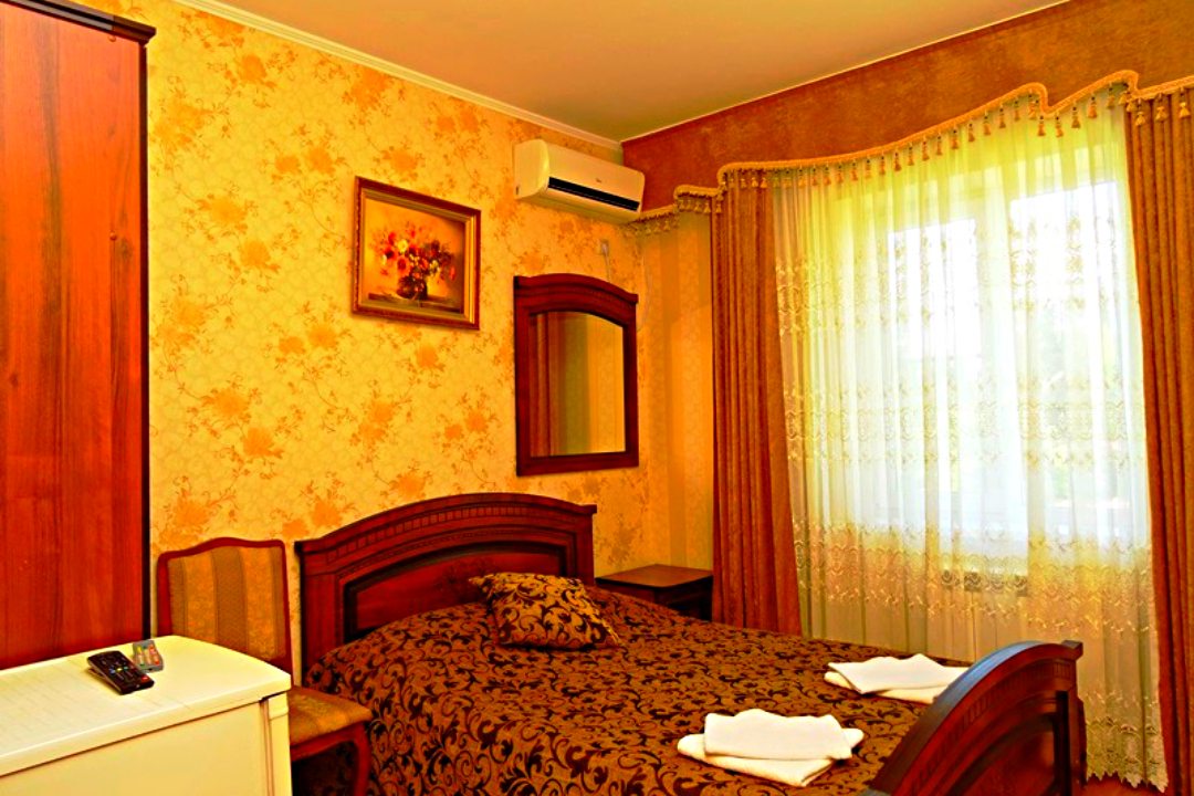 Двухместный (Двухместный стандарт с двуспальной кроватью) мини-отеля Черномор, Адлер