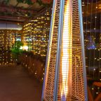 Новогодний банкетный зал с бассейном