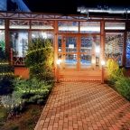 Новогодний банкетный зал с бассейном