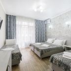 Четырехместный (Комфорт с балкон), Отель White Hotel