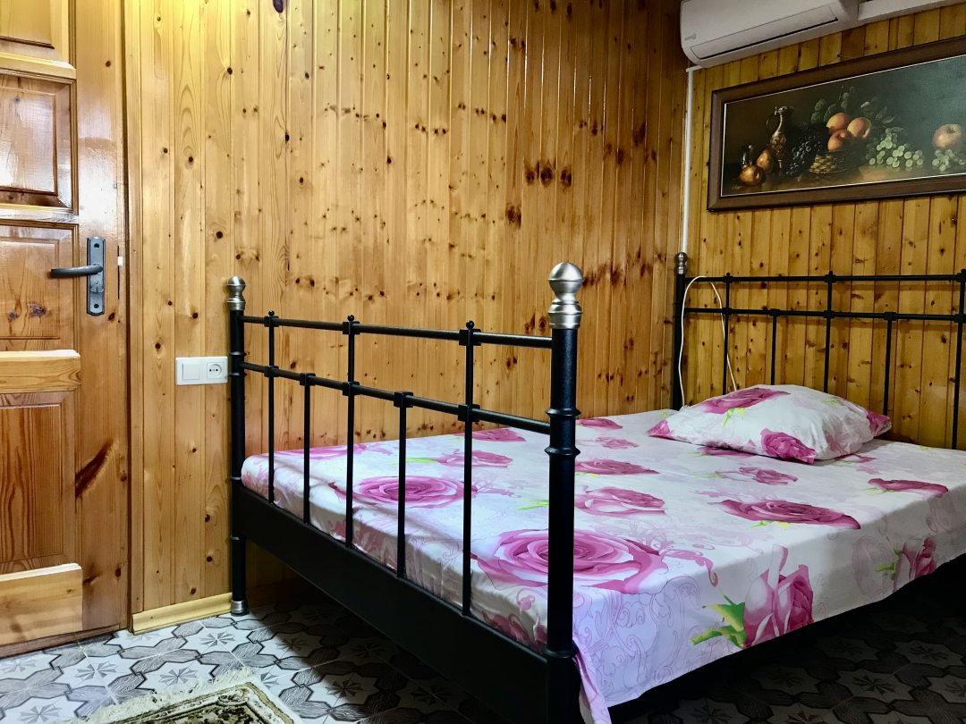 Двухместный (Трехместный номер эконом-класса с двухспальной кроватью) гостевого дома Уют на Чкалова, Сочи