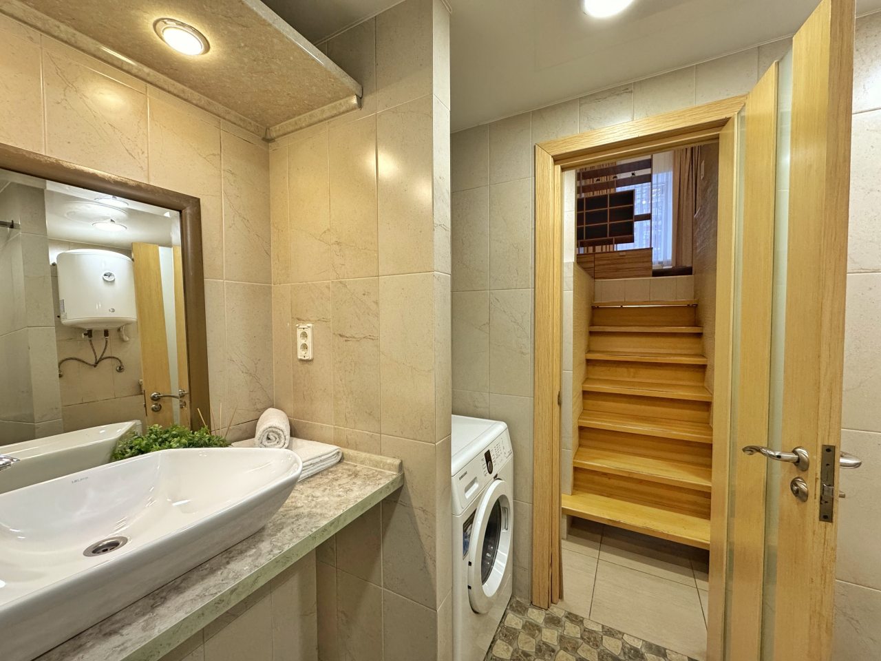 Апартаменты (Apart-Comfort Максимова 5), Апартаменты Apart-Comfort Максимова 5