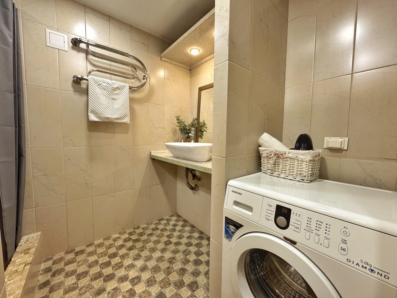 Апартаменты (Apart-Comfort Максимова 5), Апартаменты Apart-Comfort Максимова 5