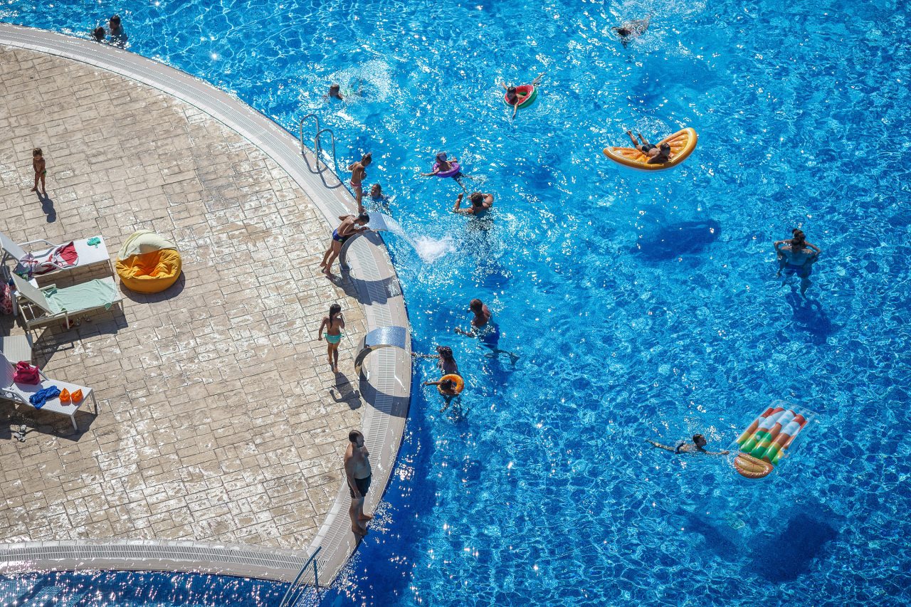 Открытый плавательный бассейн, Апарт-Сити Ирида Акваделюкс