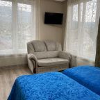 Двухместный (Однокомнатный двухместный с дополнительным двухместным диван-кроватью), Шале С видом на Эльбрус