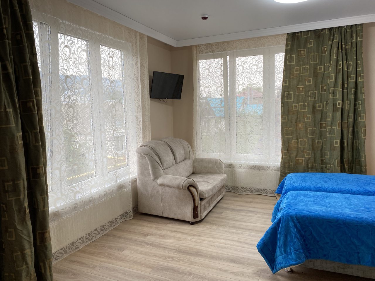 Двухместный (Однокомнатный двухместный с дополнительным двухместным диван-кроватью) шале С видом на Эльбрус, Кисловодск