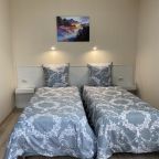 Двухместный (Однокомнатный двухместный с дополнительным двухместным диван-кроватью), Шале С видом на Эльбрус