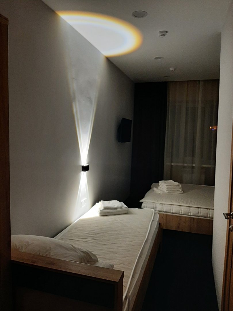 Трехместный (Стандартный Трехместный с одной односпальной кровать и одной двуспальной кроватью (№2 )) мотеля Исеть, Исетское
