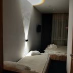 Трехместный (Стандартный Трехместный с одной односпальной кровать и одной двуспальной кроватью (№2 )), Мотель Исеть