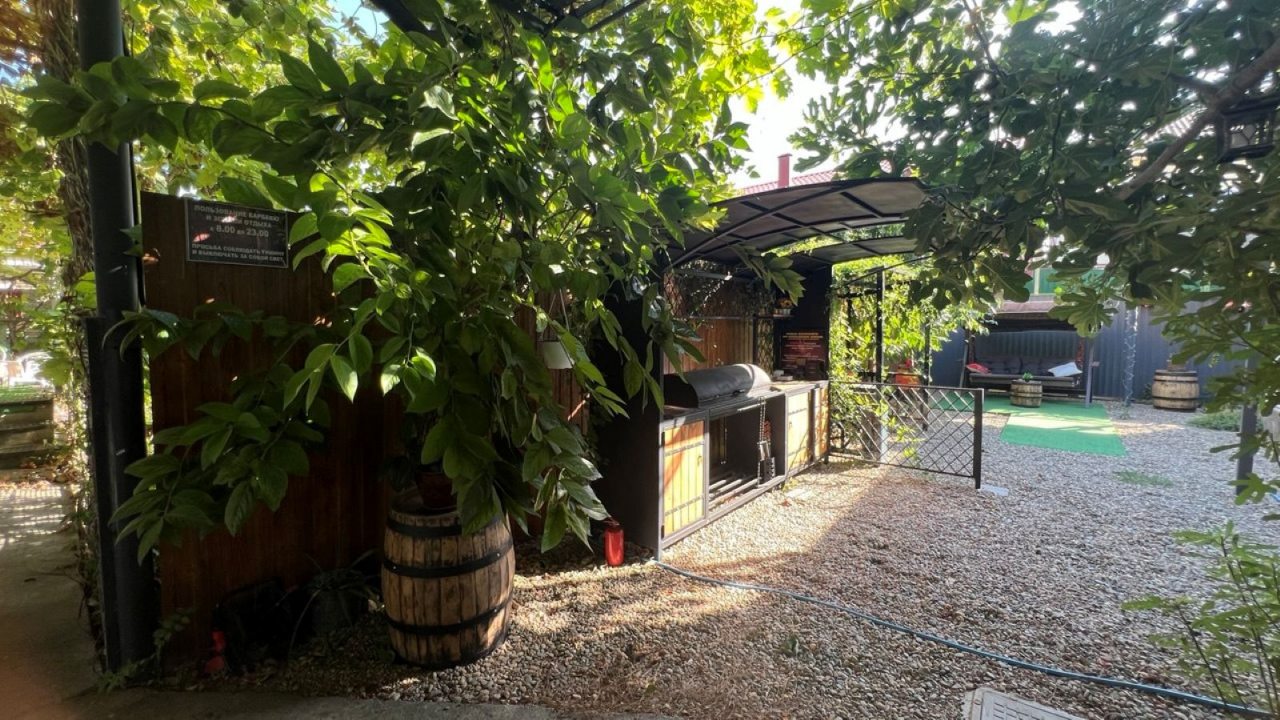 Дом (Сапфир в центре Геленджика у моря), Гостевой дом Rafaela