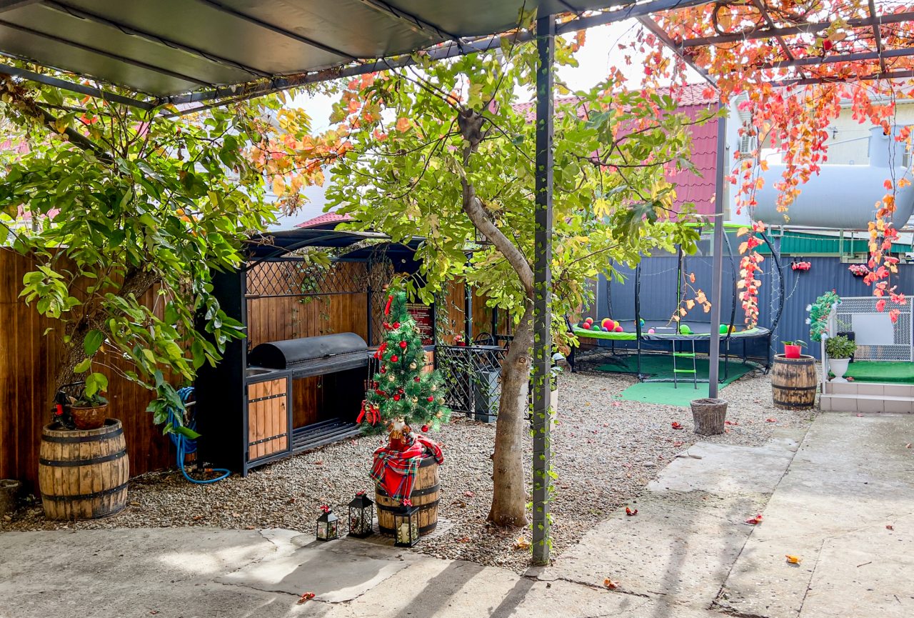 Апартаменты (Изумруд у моря в Геленджике), Коттедж Rafaela