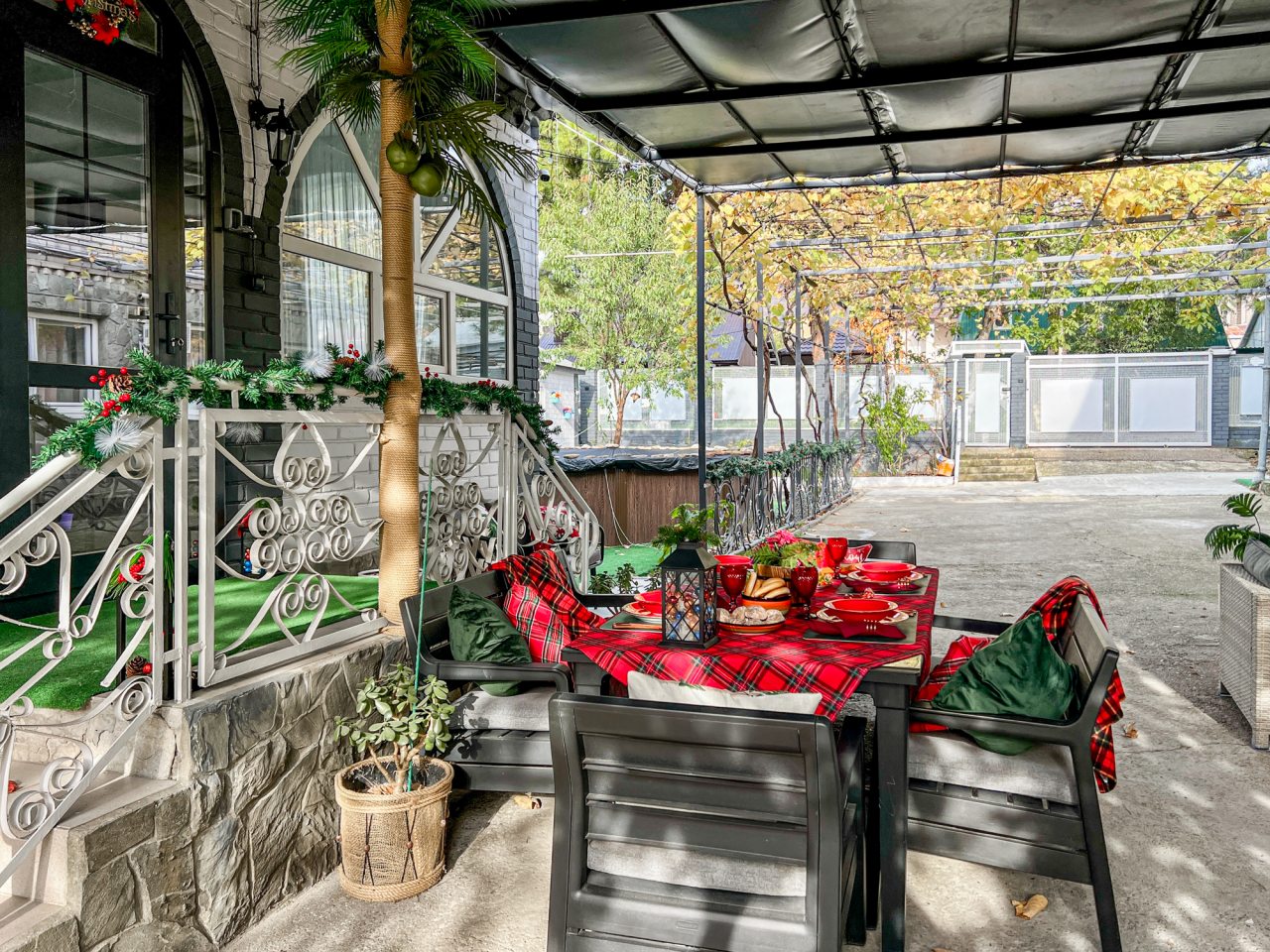 Апартаменты (Изумруд у моря в Геленджике), Коттедж Rafaela