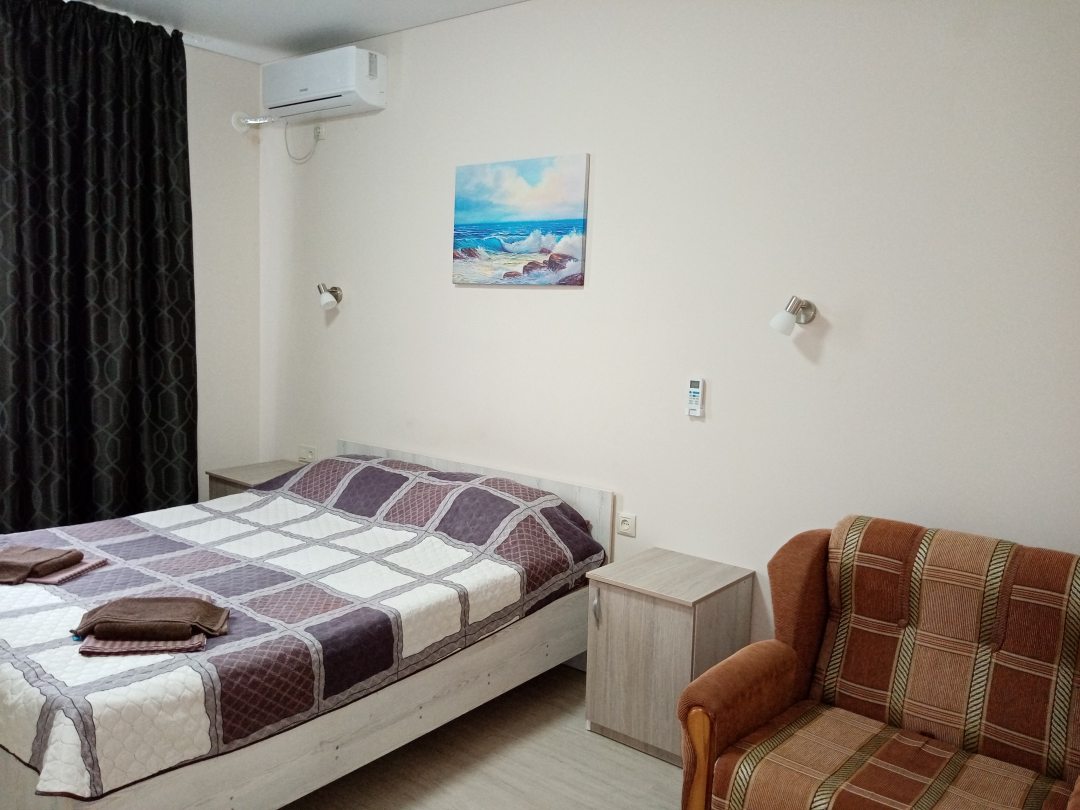Трехместный (Трехместный номер с двуспальной кроватью) гостевого дома Жемси, Сочи