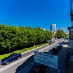 Автостоянка / Парковка, Апартаменты На улице Мира от LetoApart
