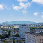 Вид на горы, На улице Суворовской LetoApart