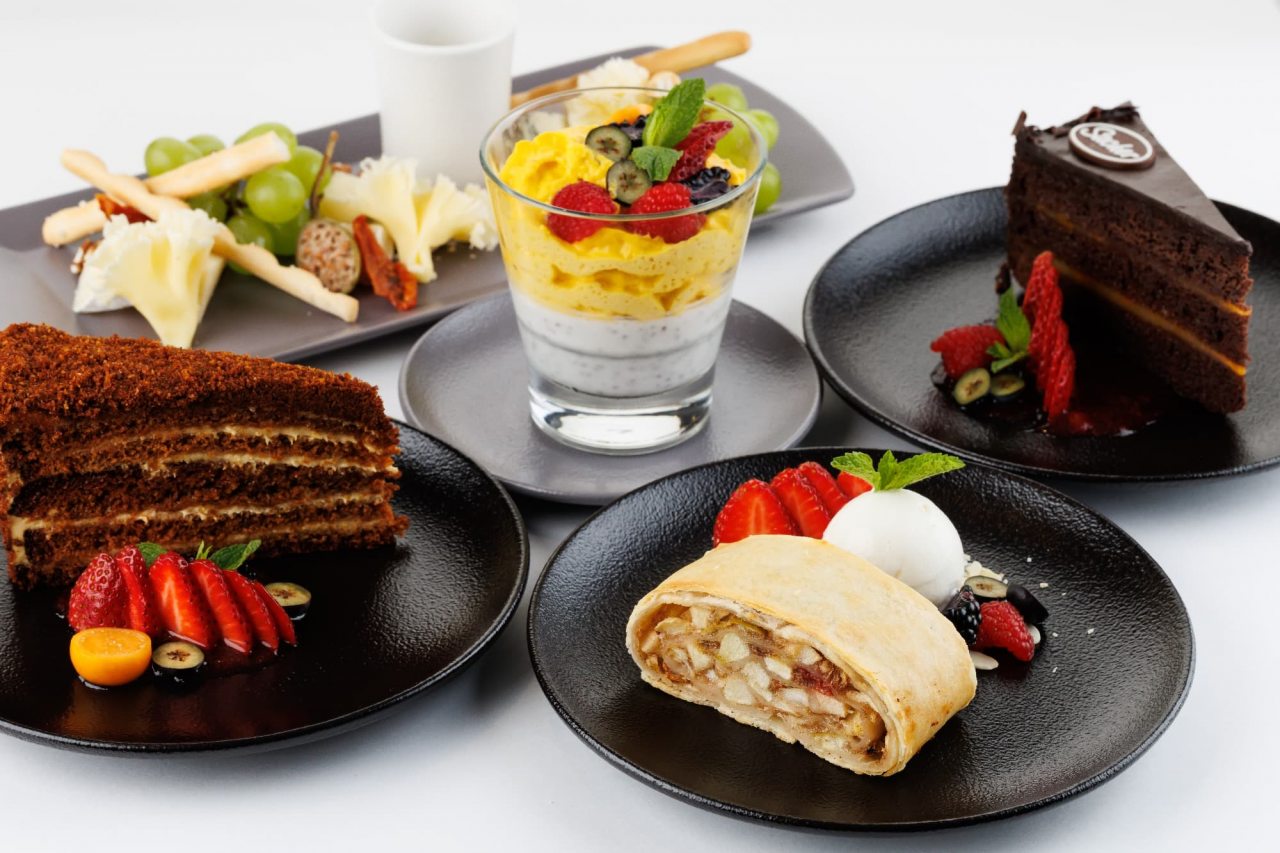 Доставка еды и напитков в номер, Отель Helen