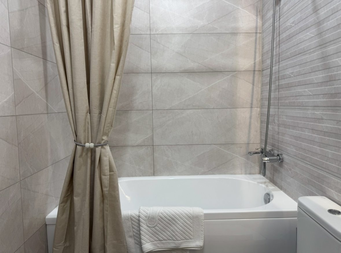 De Luxe (Делюкс), Гостиница Олимпиада