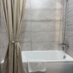 De Luxe (Делюкс), Гостиница Олимпиада