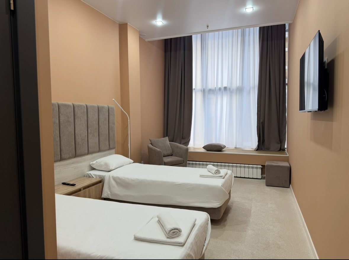 De Luxe (Делюкс), Гостиница Олимпиада