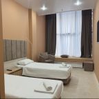 De Luxe (Делюкс), Гостиница Олимпиада