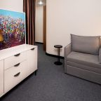 Современный номер в стиле ЛОФТ для семейного отдыха