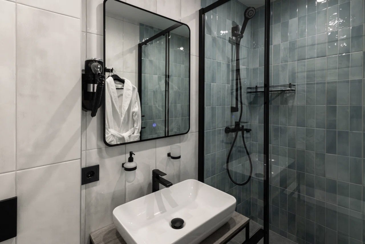 De Luxe (Делюкс эксклюзив), Отель Покровка25