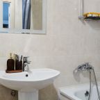 Апартаменты (UraganAPART Морской бриз), Апартаменты UraganAPART на Мукомольном