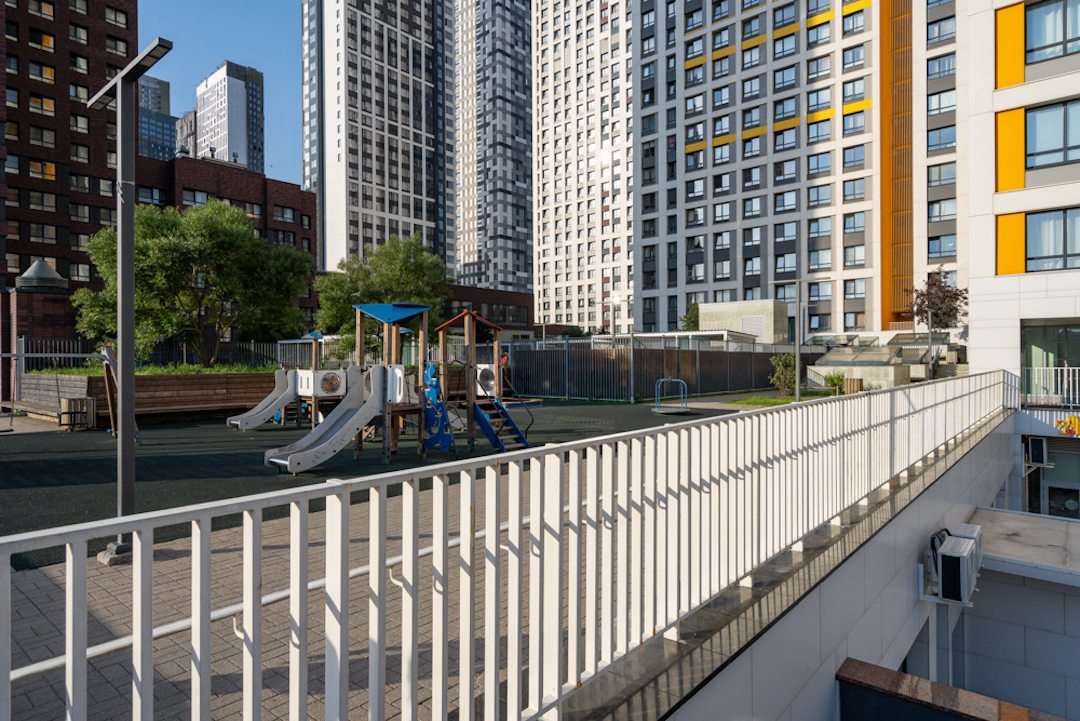 Апартаменты (UraganAPART Небо), Апартаменты UraganAPART на Мукомольном