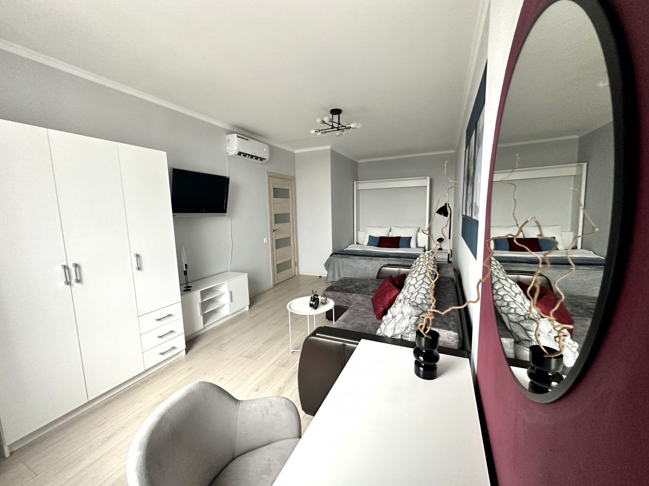 Апартаменты (UraganAPART Глубокая страсть), Апартаменты UraganAPART на Мукомольном