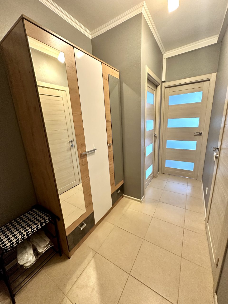 Апартаменты (UraganAPART Глубокая страсть), Апартаменты UraganAPART на Мукомольном