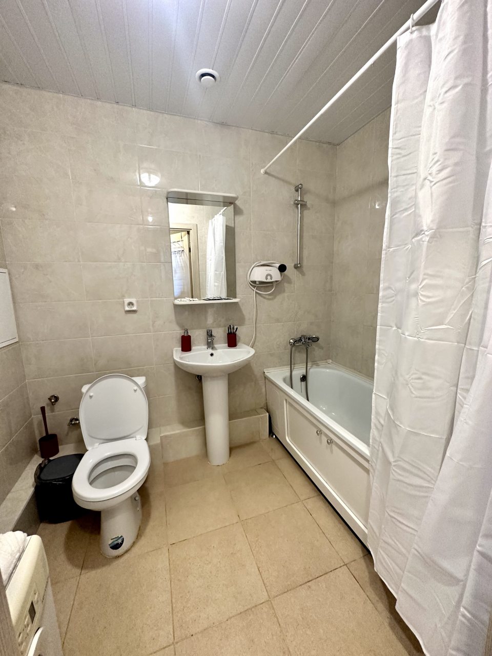 Апартаменты (UraganAPART Глубокая страсть), Апартаменты UraganAPART на Мукомольном