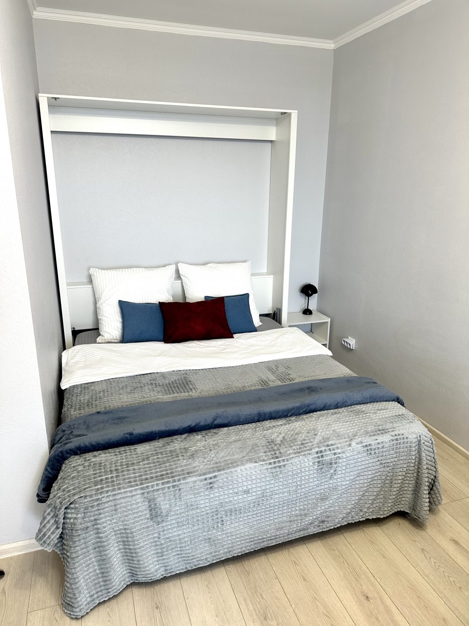 Апартаменты (UraganAPART Глубокая страсть), Апартаменты UraganAPART на Мукомольном