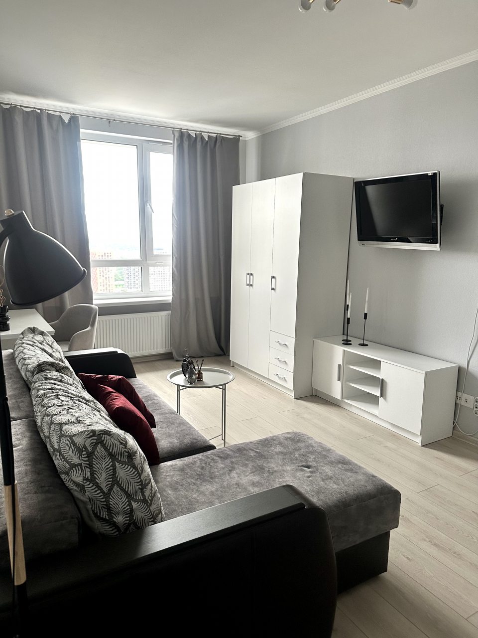 Апартаменты (UraganAPART Глубокая страсть), Апартаменты UraganAPART на Мукомольном