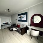 Апартаменты (UraganAPART Глубокая страсть), Апартаменты UraganAPART на Мукомольном