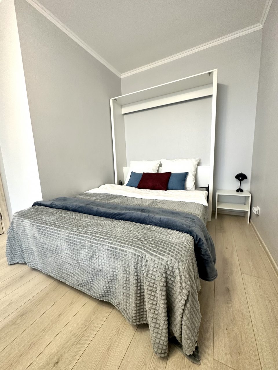 Апартаменты (UraganAPART Глубокая страсть), Апартаменты UraganAPART на Мукомольном