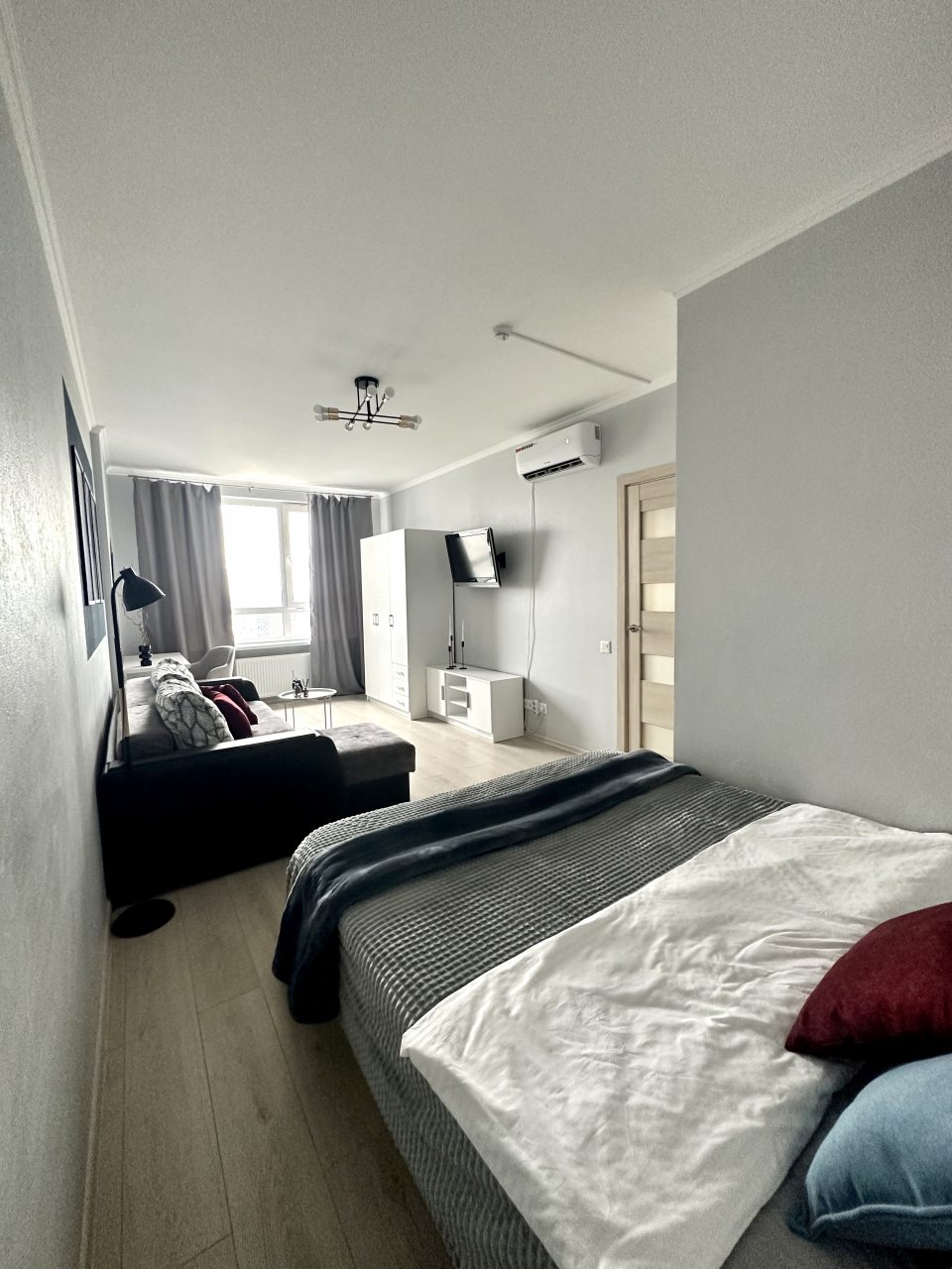 Апартаменты (UraganAPART Глубокая страсть), Апартаменты UraganAPART на Мукомольном