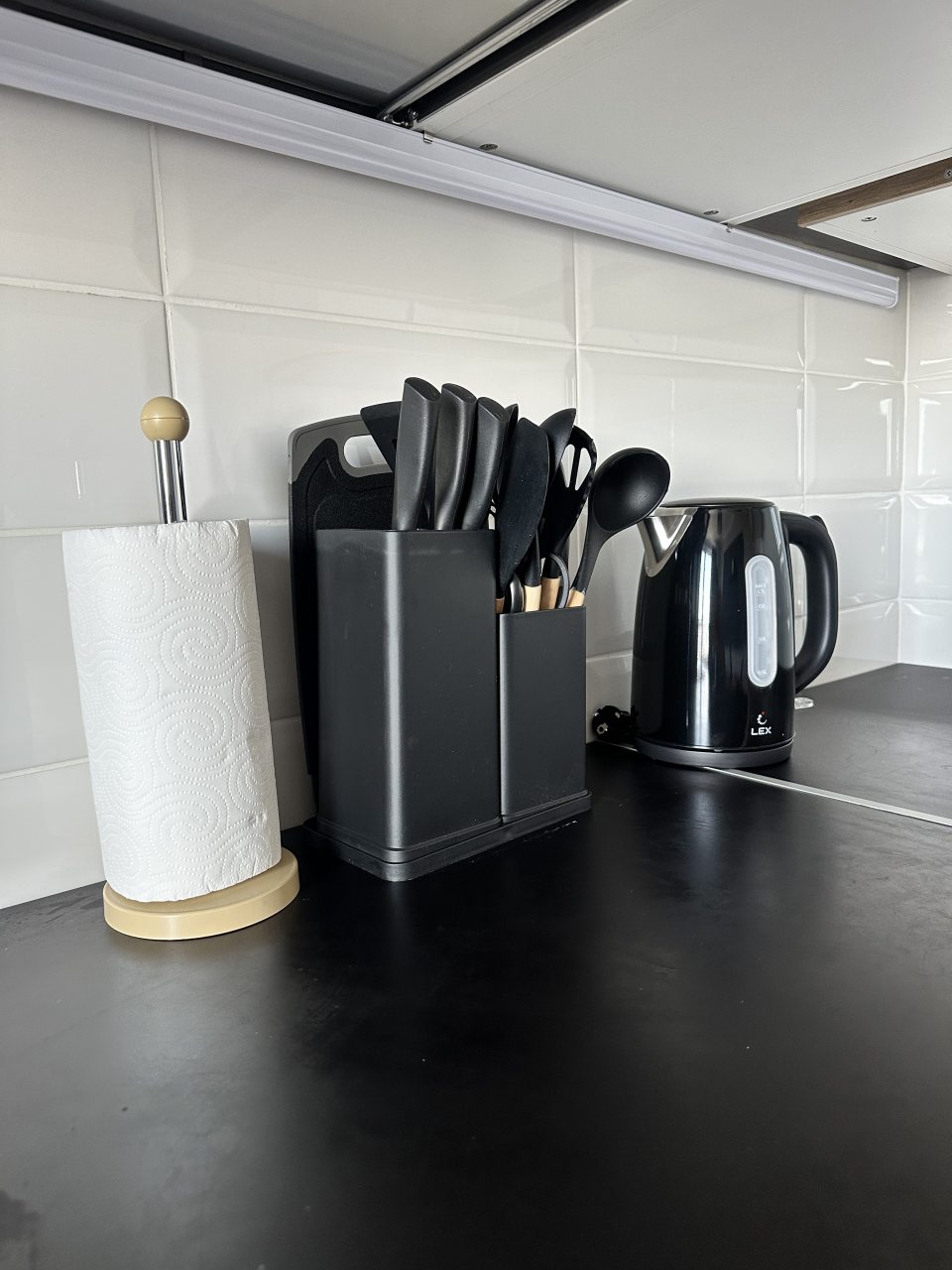 Апартаменты (UraganAPART Глубокая страсть), Апартаменты UraganAPART на Мукомольном