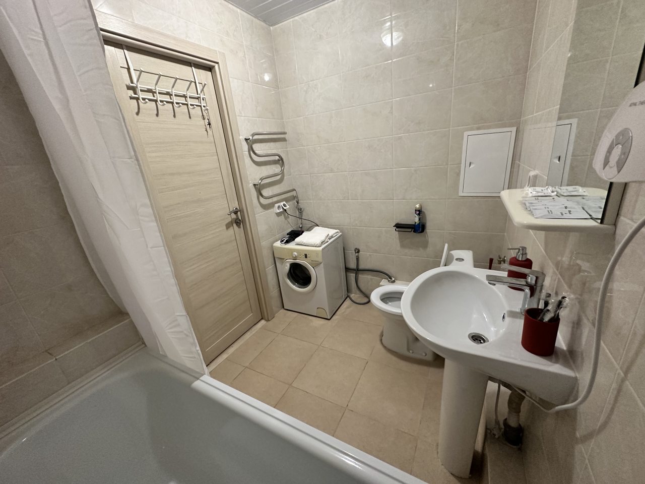 Апартаменты (UraganAPART Глубокая страсть), Апартаменты UraganAPART на Мукомольном