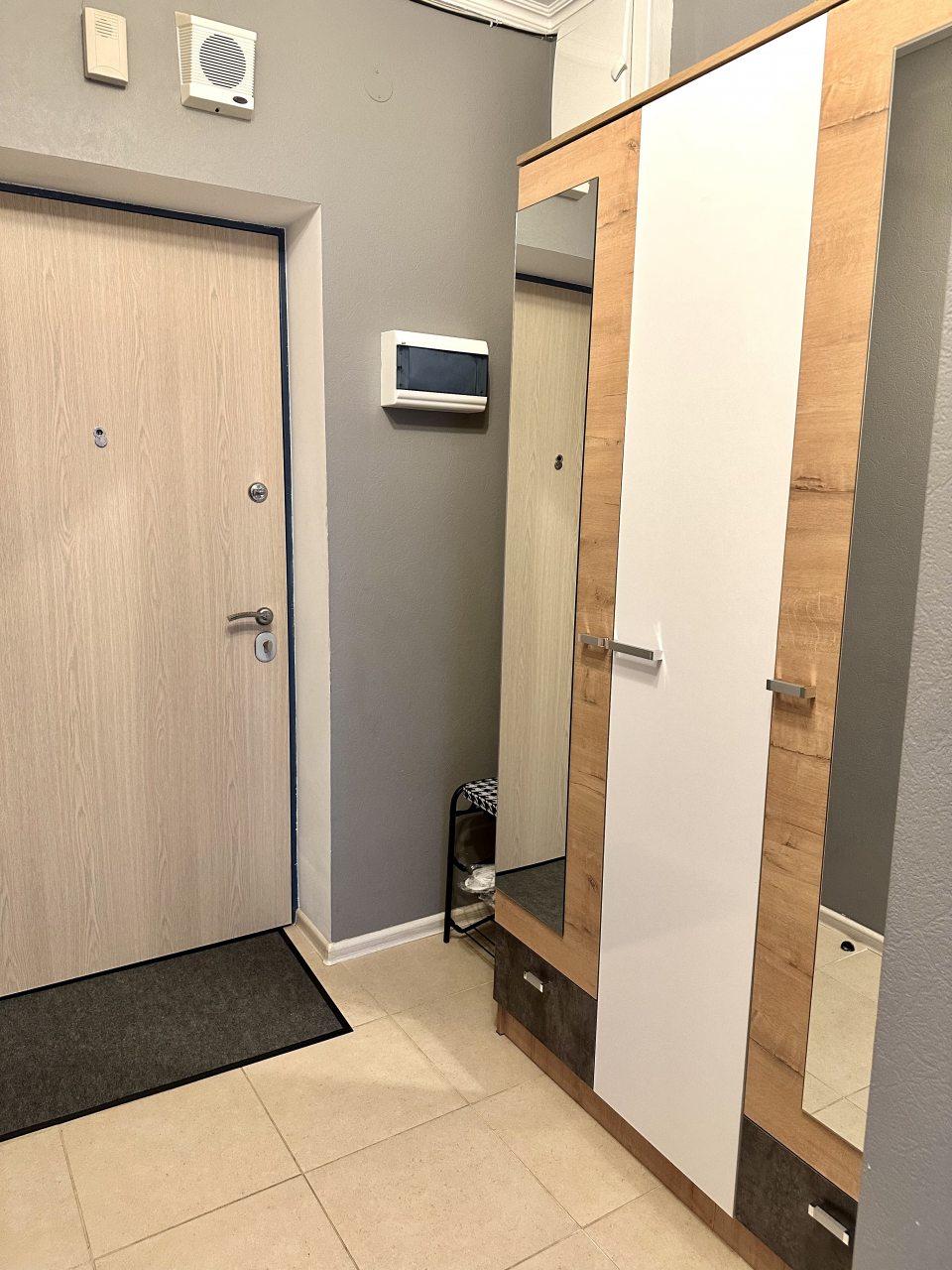 Апартаменты (UraganAPART Глубокая страсть), Апартаменты UraganAPART на Мукомольном