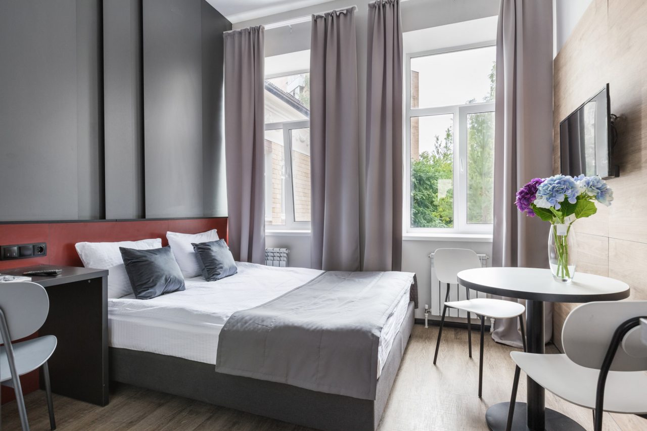 Улучшенный номер с двуспальной кроватью и мини-кухней