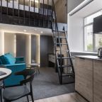 Двухуровневая с двуспальной кроватью и диваном